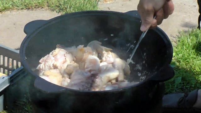 Готовим вкусную курочку с картошкой в узбекском казане. смотреть онлайн