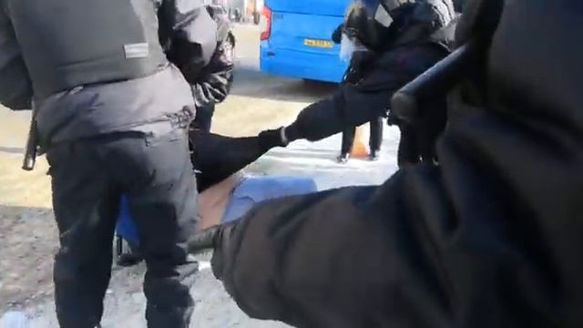 Первые задержания на акции смотреть онлайн