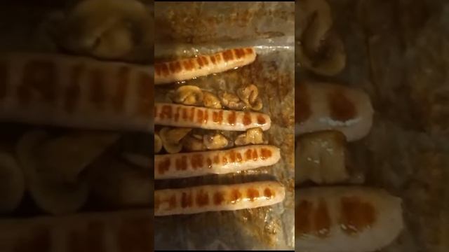 15 ноября 2023 г.Готовим купаты и шампиньоны на гриле.We Cook Kupaty And Mushrooms On The Grill.