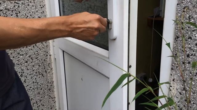 Euro cylinder lock change by Bristol & Bath Locksmiths - Call: 0117 3361122 смотреть онлайн