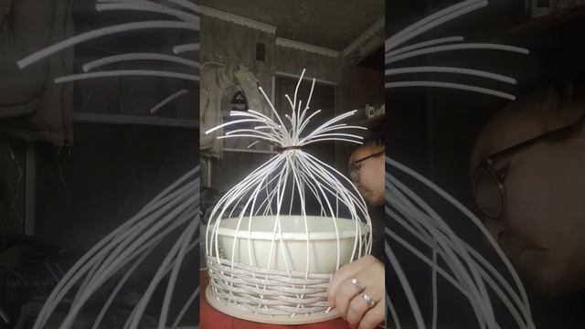 #кашпо#ротанг Корзина с ручкой, на донышке, бескаркасное плетение смотреть онлайн