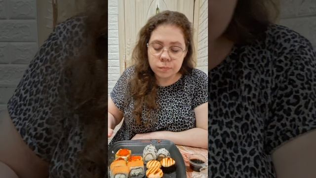 Я теперь в Дзен и Вк группе, см. 1й коммент/Мукбанг Роллы, Шаурма мясная смотреть онлайн