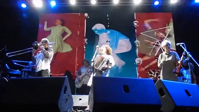 Серебряная свадьба - Adieu, la tête или Прощай, голова! (Yotaspace, 12.11.2015) смотреть онлайн