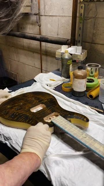 Building a Guitar in 60 Seconds | PRS Guitars | #shorts смотреть онлайн