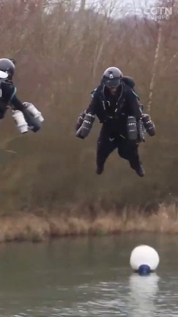 Testing out the world's first working jet pack смотреть онлайн