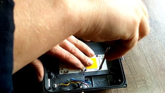 Wolta WFL 50W замена светодиодов на модули.