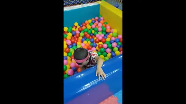 Fun at Fundom @ Podium Mall смотреть онлайн