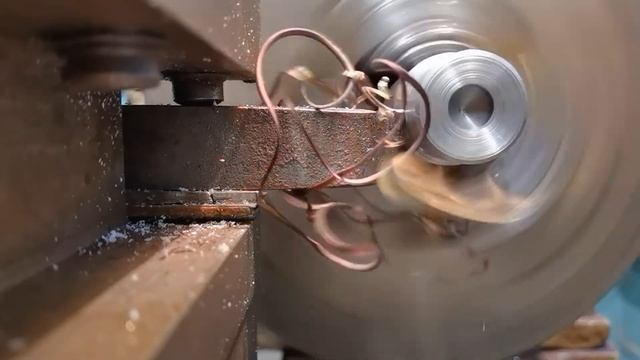 КАК СХОДИТ СТРУЖКА С РЕЗЦА? Точение. Сталь.