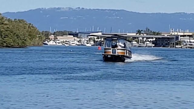 Runaway Bay Pontoon Boats 28ft Tri-hull with 300hp Mercury смотреть онлайн