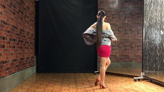Basic Cha Cha - Lockstep & Fan Dance Tutorial | Footwork Friday (Ep26) смотреть онлайн