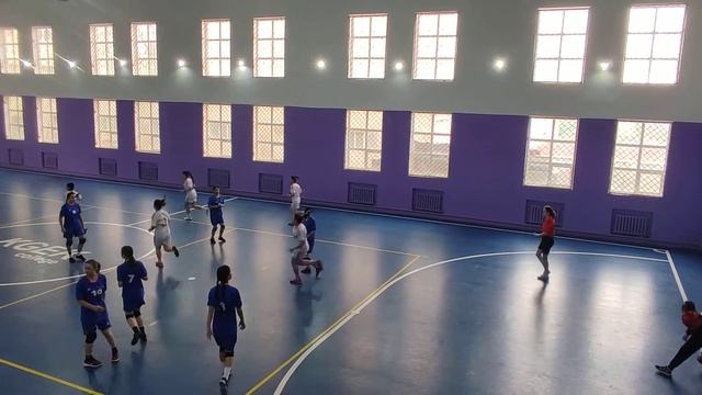 гандбол школьная лига 10 смотреть онлайн