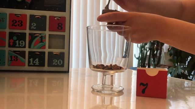 Vlogmas Day 7 | Vanilla Cappuccino | Drink tea with me | David's tea advent calendar смотреть онлайн