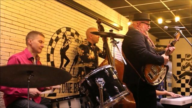 ВИКТОР ВИТАЛИЙ в 2Tone Bar 02.02.2019 смотреть онлайн