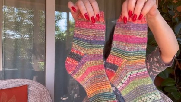 Влог #48 Носки ХЕЛИКС 13 пар. На спицах 3 свитера Энтерлак!