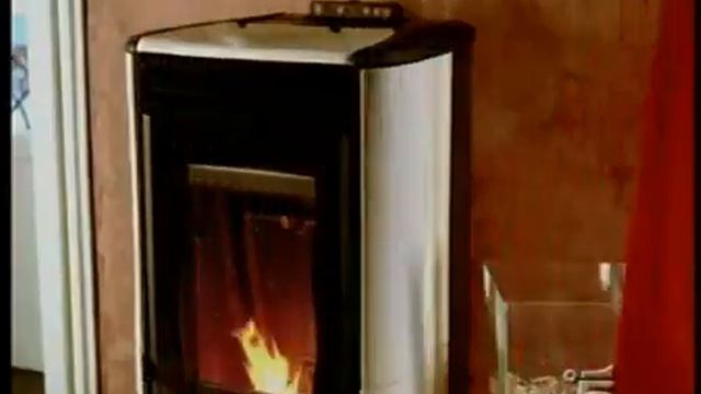 Stufa a pellet e legna Nordica Extraflame - Riscalda la vita смотреть онлайн
