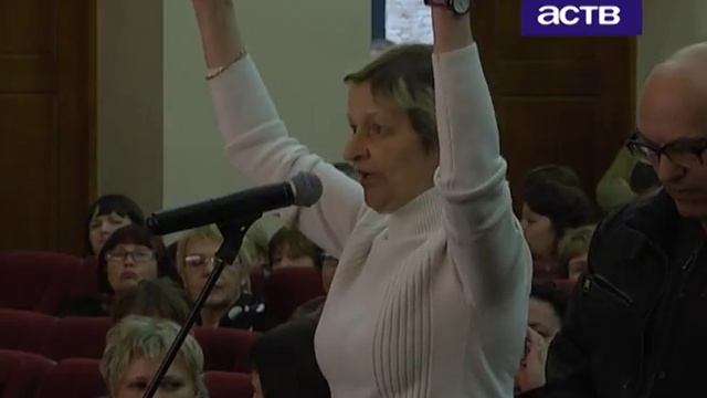 Встреча Олега Кожемяко с жителями Корсакова длилась пять часов смотреть онлайн
