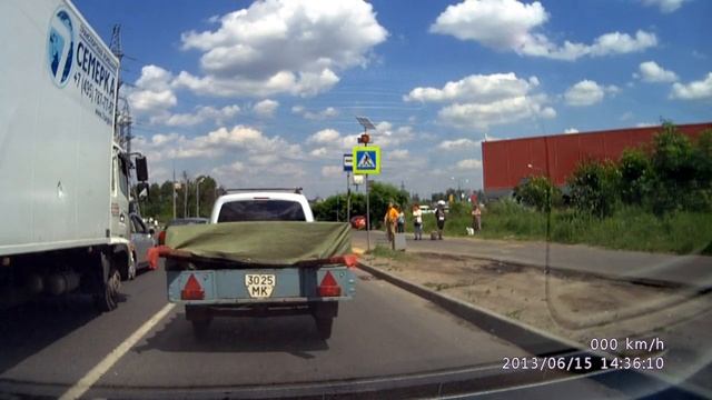 Химки. Тротуар... это уже стало обыденностью.. смотреть онлайн