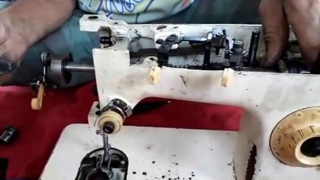 Como consertar Máquina Singer, retirando eixo, e engrenagens, e remontando. смотреть онлайн