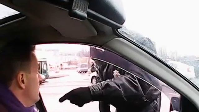 Донецк: антимайдановец и киевский ГАИшник смотреть онлайн