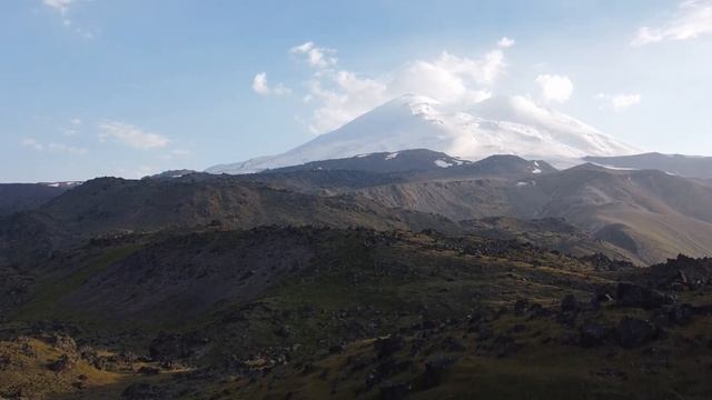 ESTRELLAS Y MONTAÑAS смотреть онлайн