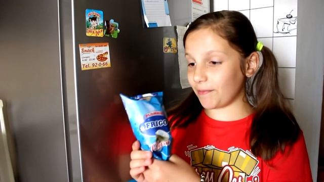 Ирочка ДАЛА МОРОЖЕННОЕ Андрюшке вместо МОЛОКА Kids Children смотреть онлайн