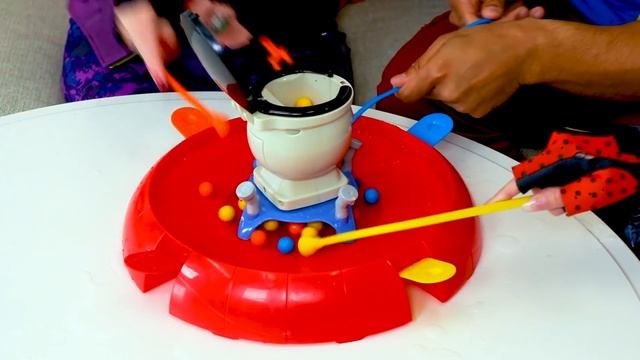 Will it Flush? Descendants 2 Flush Game Splashed with Water? Totally TV смотреть онлайн