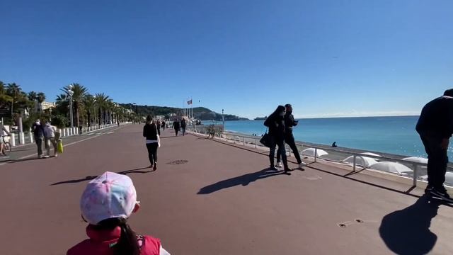 Roaming around in Promenade Des Anglais in Nice France смотреть онлайн
