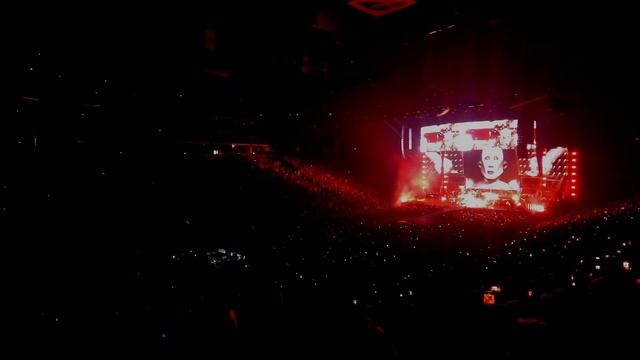 Queen + Adam Lambert - Ay-Oh / We will rock you. Nashville, Tn. смотреть онлайн