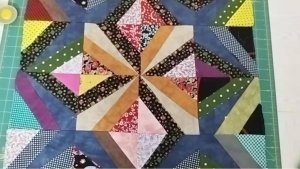 Как легко превратить лоскутки в красивое лоскутное одеяло.