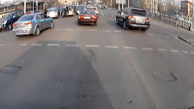 Алматы. Полиция неудачно пытается захватить субарик 20150203 1546 смотреть онлайн