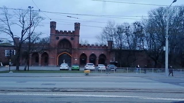 Музей Янтаря (Башня Дона) и Росгартенские ворота.