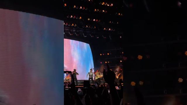 Bruno Mars - Treasure (Live in Bangkok) смотреть онлайн