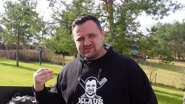 GOLDBROILER vom HEUBETT im DUTCH OVEN GRILLEN —- Klaus grillt смотреть онлайн