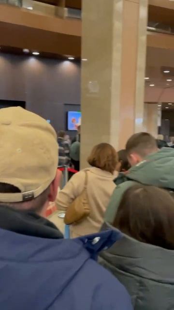 Гостиница Космос Москва. Очередь на заселение. смотреть онлайн