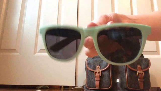 Travel Essentials !! смотреть онлайн