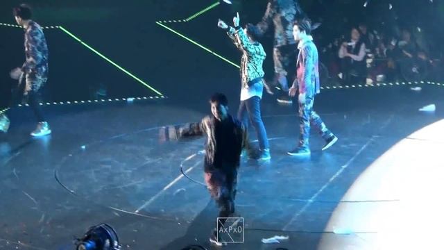 141222 EXO The Lost Planet in OSAKA "xoxo kiss&hug" 시우민 XIUMIN focus смотреть онлайн