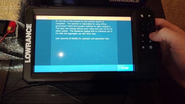 Обзор Lowrance Eagle 9 Tripleshot HD (Unboxing)