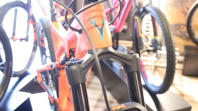 Whyte T-130 C Works Mountain Bike 2017 (Close Up shots) смотреть онлайн