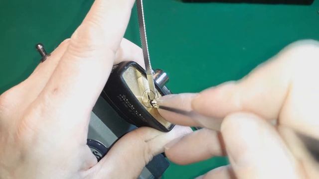 (198) Tricky Pick of a Burg Watchter Atlantic 40mm Padlock смотреть онлайн