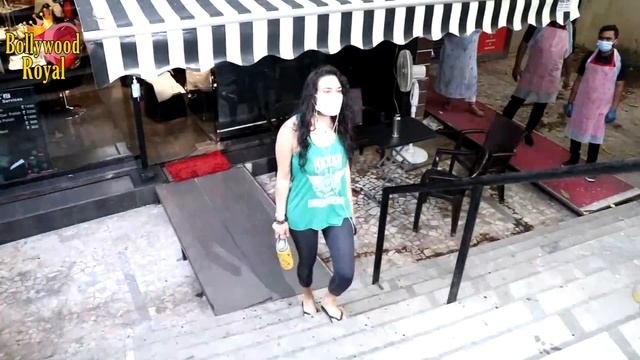 PREITY ZINTA Goes For Meeting In Casuals смотреть онлайн