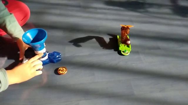 Метатель дисков. Дикие Скричеры. Замедление смотреть онлайн