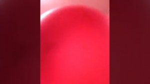 Надувает и отпускаем, огромный шар