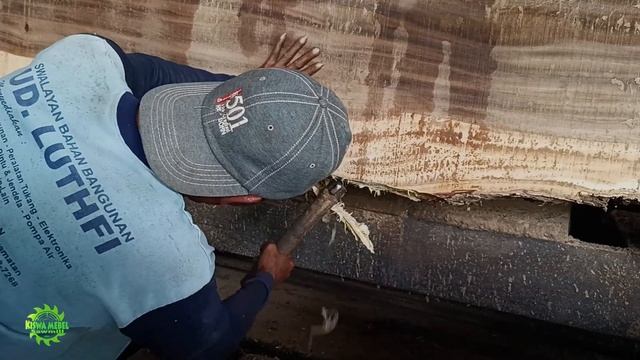 Wujud kayu trembesi pinggiran kali rawa buaya terkenal angker !! digergaji bhn papan I Sawmill смотреть онлайн