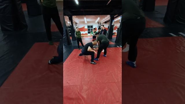 Как легко победить своего противника? Смотрим, до конца ролика! #мма#рек#wrestling смотреть онлайн