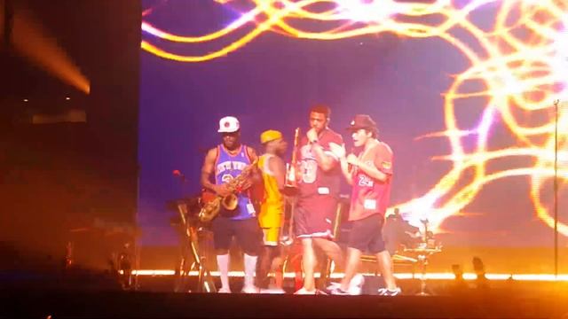 Locked Out Of Heaven - Bruno Mars 24K Magic World Tour Singapore