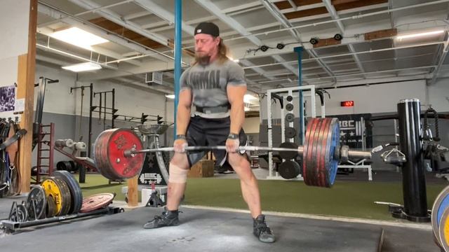 Pause Deadlifts and Sumo Squats with Dan Green смотреть онлайн