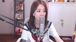 Популярная китайская интернет певица Фэн Тимо, прекрасный голос 😍