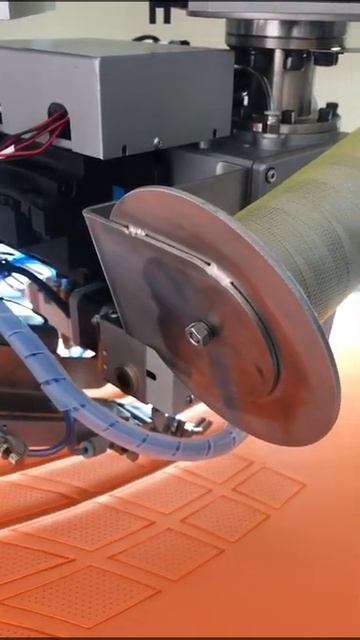 ¿Cómo coser cuero perforado + bordado con máquina de coser CNC? смотреть онлайн