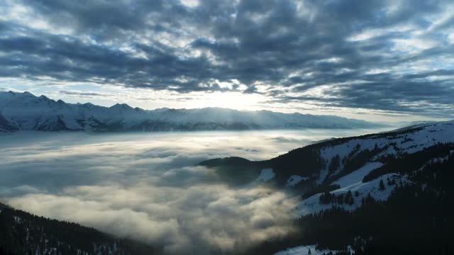 Running through the clouds. смотреть онлайн