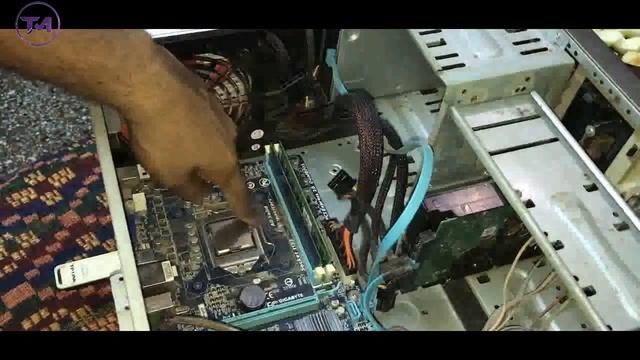 How to Install CPU and CPU Fan on MotherBoard - Intel/AMD смотреть онлайн